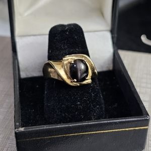 14k black stone ring size 9. Stamped 14k. It looks like a black star sapphire bu